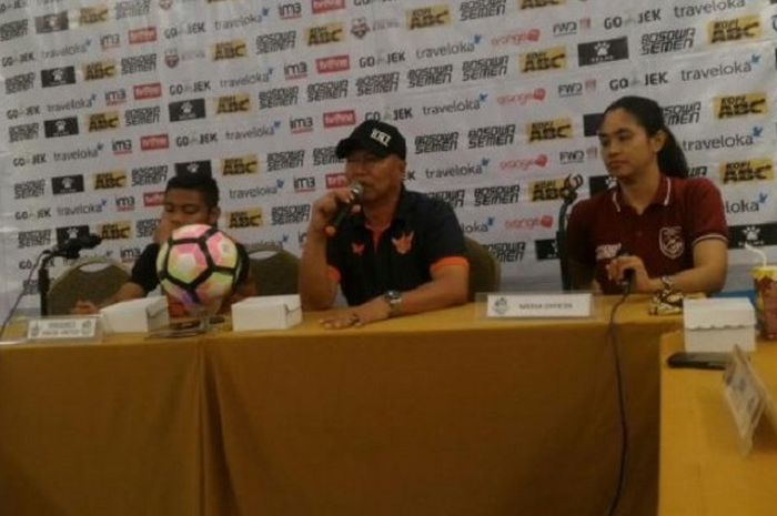 Hanafi saat menghadiri konferensi pers jelang pertandingan melawa PSM Makassar, Jumat (22/9/2017).