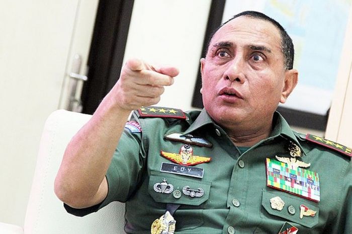 Pangkostrad Letnan Jenderal TNI Edy Rahmayadi terpilih sebagai Ketua Umum PSSI Periode 2016-2020 pada Kongres PSSI di Hotel Mercure, Jakarta, Kamis (10/11/2016). 