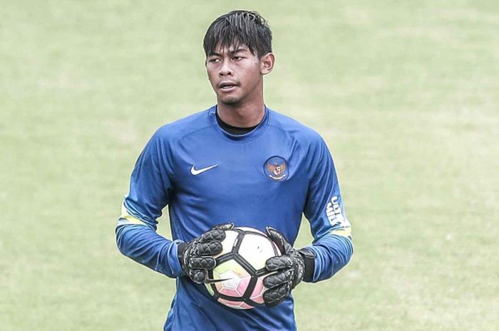  Satria Tama saat menjalani pemusatan latihan timnas U-23 Indonesia di lapangan ABC Senayan, Jakarta. 