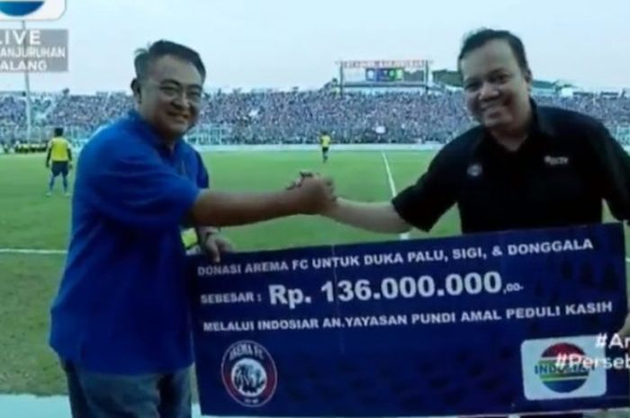 General Manager Arema FC, Ruddy Widodo Secara Simbolik Memberikan Bantuan Materi kepada Terdampak Bencana Gempa Bumi dan Tsunami di Palu dan Daerah Sulawesi Tengah Lain