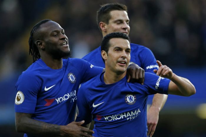 Pemain Chelsea, Pedro, merayakan gol ke gawang Stoke City dalam laga di Stamford Bridge pada Sabtu (30/12/2017)