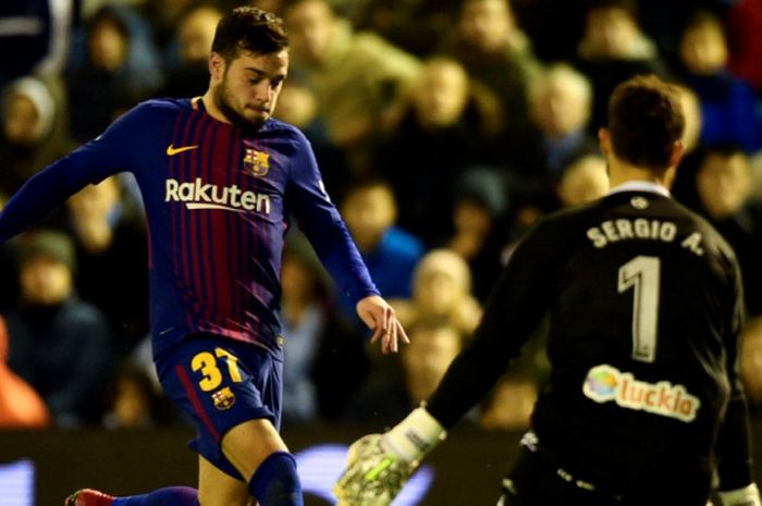 Jose Arnaiz melepaskan tembakan ke arah gawang dalam partai Copa del Rey antara Celta Vigo dan Barcelona di Balaidos, Vigo, 4 Januari 2018.