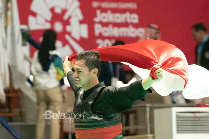 Pesilat Indonesia, Aji Bangkit Pamungkas, meraih medali emas pencak silat kelas 85-90 kilogram Asian Games 2018 setelah mengalahkan wakil Singapura.