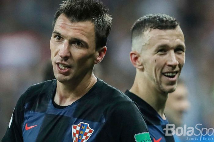 Ekspresi striker Kroasia, Mario Mandzukic dan Ivan Perisic, setelah timnya lolos ke final Piala Dunia 2018 dan mengalahkan Inggris di Stadion Luzhniki, Kamis (12/7/2018).