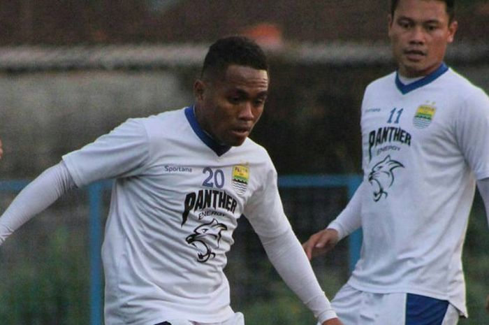 Billy Keraf saat latihan bersama Persib Bandung