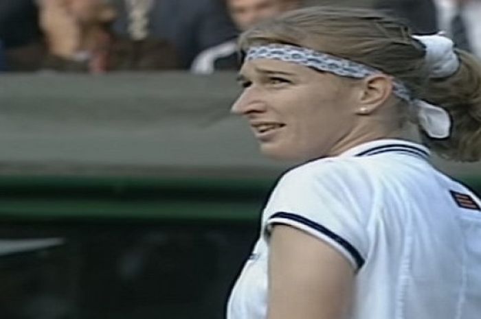 Momen saat Steffi Graf  mendapat ajakan menikah dari penonton di tengah pertandingan semifinal Wimbledon 1996.