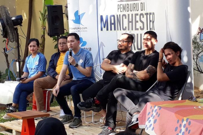 Hanif Thamrin saat menjelaskan film Pemburu di Manchester Biru di Jakarta Selatan, Jumat (11/5/2018)