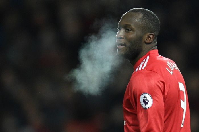 Reaksi striker Manchester United, Romelu Lukaku, dalam laga Liga Inggris kontra Bournemouth di Stadion Old Trafford, Manchester, pada 13 Desember 2017.