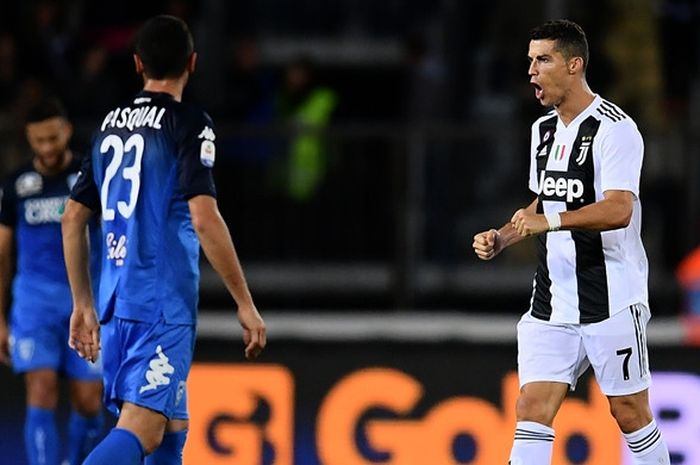 Megabintang Juventus, Cristiano Ronaldo, merayakan kemenangan timnya atas Empoli dalam laga Liga Italia di Stadion Carlo Castellani, Empoli pada 27 Oktober 2018.