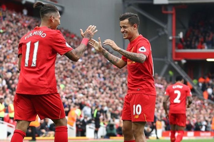 Aksi perayaan gol Philippe Coutinho (kanan) bersama Roberto Firmino untuk Liverpool FC ke gawang Hull City dalam laga Premier League di Stadion Anfield, Liverpool, 24 September 2016.