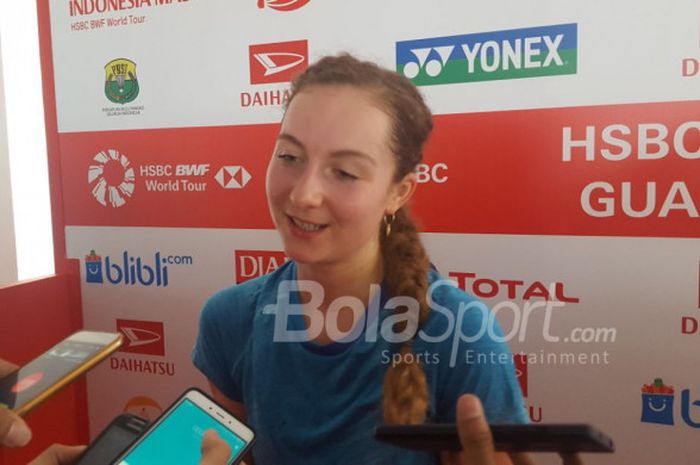 Sofie Holmboe Dahl usai bertanding menghadapi pebulu tangkis tunggal putri Indonesia Gregoria Mariska di babak kualifikasi Indonesia Masters 2018 di Istora Senayan, Selasa, (23/1/2018).