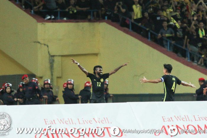 Pemain Malaysia saat merayakan golnya ke gawang Myanmar, Senin (21/8/2017).
