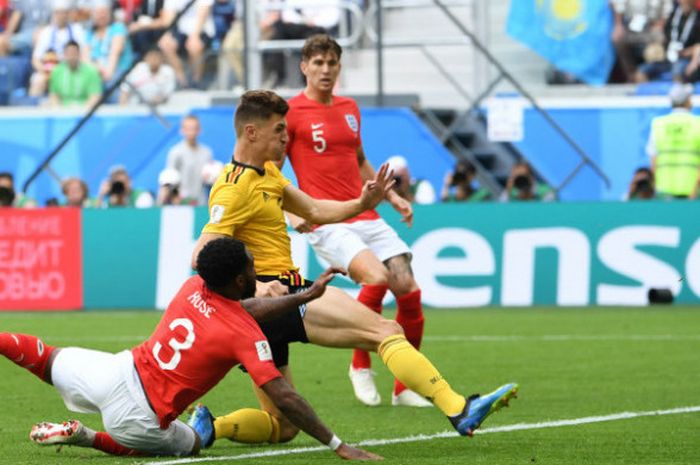  Pemain Belgia, Thomas Meunier, mencetak gol ke gawang Inggris dalam laga perebutan tempat ketiga Piala Dunia 2018 di Satdion Saint-Petersburg, Sabtu (14/7/2018) 