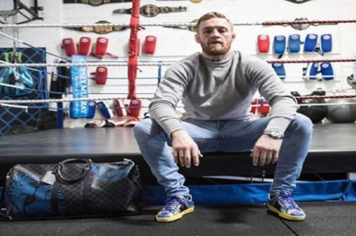   Conor McGregor adalah salah satu petarung UFC yang sempat mencoba ajang lain, yakni tinju saat menghadapi Floyd Mayweather Jr.  