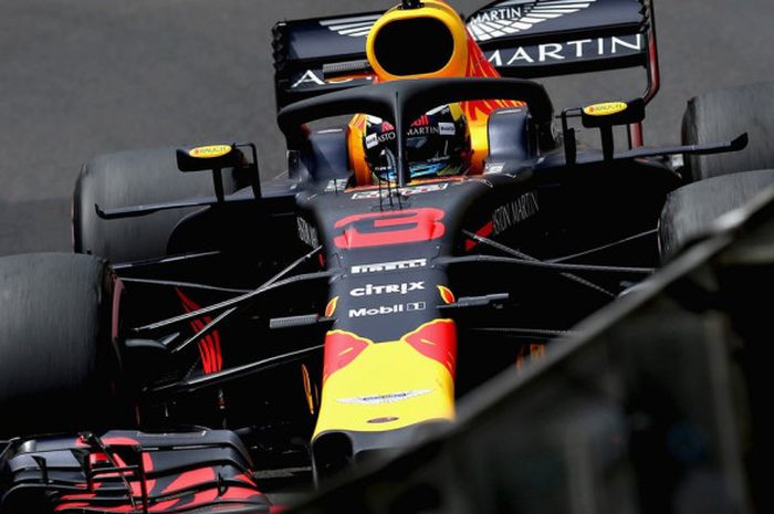 Pebalap Red Bull Racing, Daniel Ricciardo, mencetak waktu lap tercepat pada latihan bebas 2 (FP2) GP Monaco di Circuit de Monaco, Monte Carlo, Monako, Kamis (24/5/2018). 