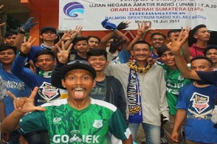 suporter PSMS Medan dan PSPS Riau