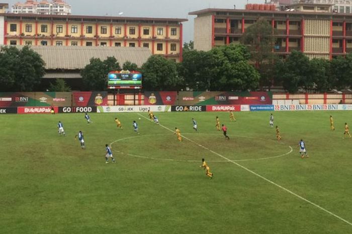 Laga pekan ke-29 Liga 1 2018 di Stadion PTIK, Kebayoran Lama, Jakarta Selatan saat Persib dijamu Bhayangkara FC, 3 November 2018. 