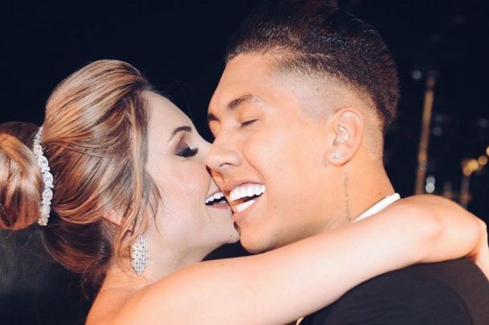  Potret romantisme Roberto Firmino (kanan) dan Larissa Pereira Firmino 