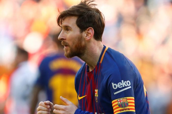 Ekspresi megabintang FC Barcelona, Lionel Messi, dalam laga Liga Spanyol kontra Athletic Bilbao di Stadion Camp Nou, Barcelona, pada 18 Maret 2018.