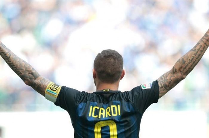 Selebrasi pemain Inter, Mauro Icardi setelah mencetak gol kegawang AC Milan dalam laga Serie A di Stadio Giuseppe Meazza 15 April 2017. 