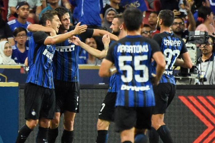 Para pemain Inter Milan merayakan gol mereka ke gawang Chelsea dalam partai International Champions Cup di Stadion Nasional Singapura, 29 Juli 2017.