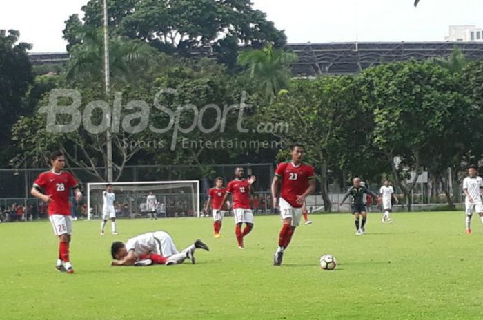 Timnas U-23 Indonesia melawan Timnas U-19 Indonesia di Lapangan ABC Senayan, Sabtu (24/2/2018)
