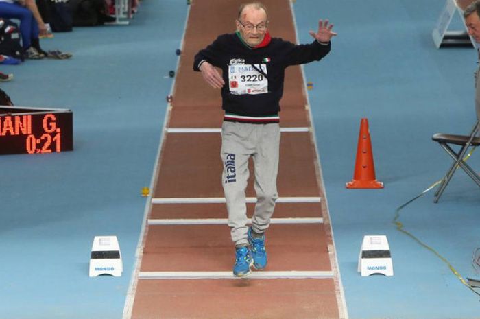 Giuseppe Ottaviani, dalam lompat jauh di ajang European Master Athletic Championships, di Madrid