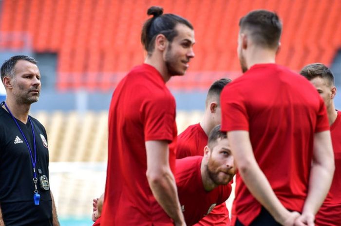  Pelatih Wales, Ryan Giggs (kiri), memimpin sesi latihan tim di Nanning, China, pada 20 Maret 2018. 