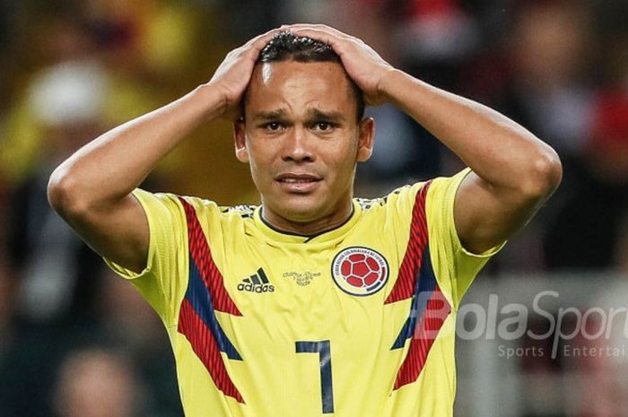 Reaksi striker Kolombia Carlos Bacca setelah gagal menyarangkan bola ke gawang Inggris dalam adu penalti di duel babak 16 besar Piala Dunia 2018 di Stadion Spartak, Moskow, 3 Juli 2018.