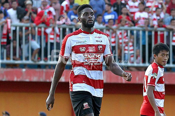 Striker Madura United Mamadou Samassa mencetak dua gol ke gawang PSM Makassar dalam pekan ke-28 Liga 2018.