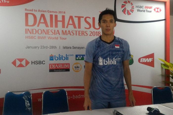 Pebulu tangkis putra Indonesia, Jonatan Christie, dalam jumpa pers usai laga babak pertama Indonesia Master 2018 di Istora Senayan, Jakarta Selatan, Rabu (24/1/2018).