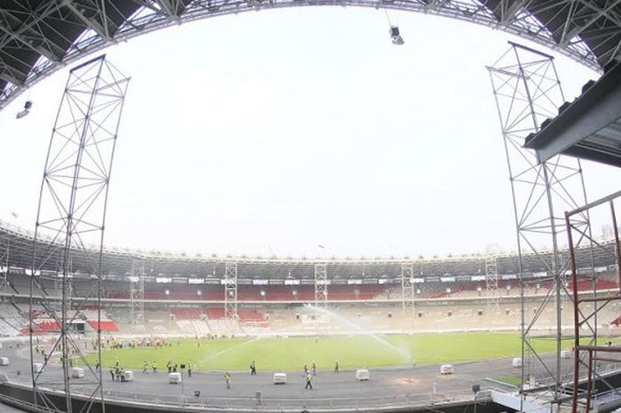 Suasana dalam stadion saat Menpora Imam Nahrawi meninjau Stadion Utama Gelora Bung Karno, Senayan, Jakarta Pusat, Selasa (8/8/2017).