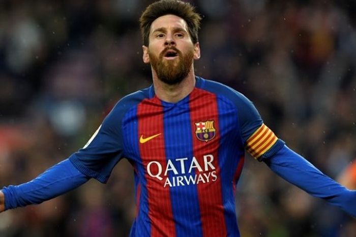 Ekspresi penyerang Barcelona, Lionel Messi, setelah sukses menjebol gawang Osasuna di Stadion Camp Nou pada 26 April 2017. 