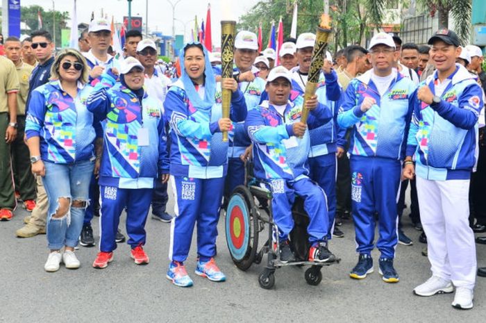 Kirab obor Asian Para Games 2018 di Pontianak, Kalimantan Barat.
