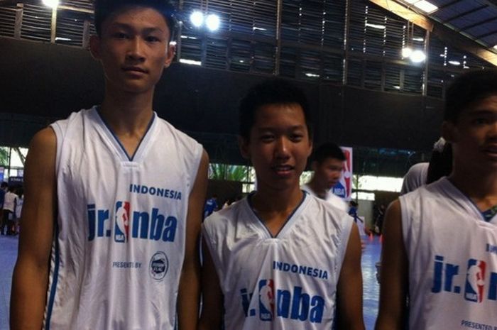 Tiga dari 2.000 peserta yang ikut pada hari pertama Selection Camp Jr NBA 2016, Sabtu (20/8/2016)