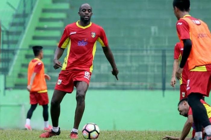 Mantan pemain Liverpool, Mohamed Sissoko menyebut sepak bola Indonesia bisa bikin Eropa kaget.