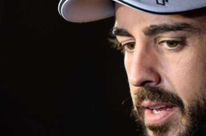 Fernando Alonso ketika diperkenalkandi McLaren Honda pada 2015