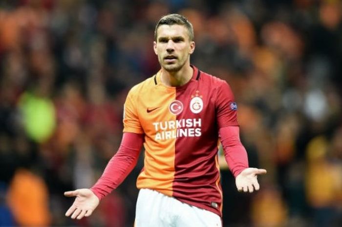 Ekspresi pemain Galatasaray, Lukas Podolski saat bermain melawan FC Astana pada pertandingan Liga Champions di Turk Telekom Arena, Istanbul, 8 Desember 2015.