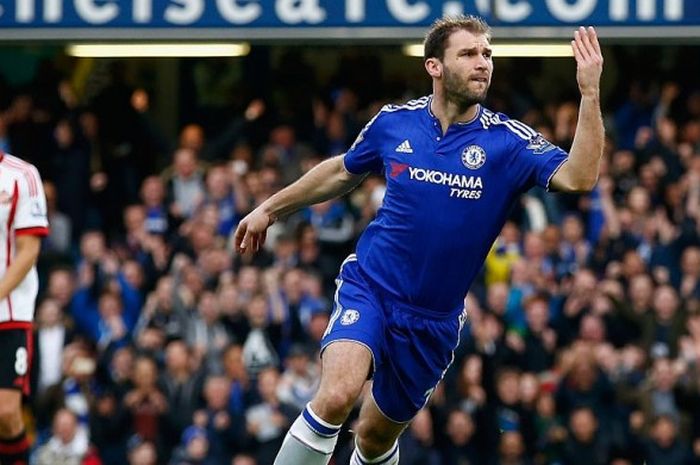 Selebrasi gol Branislav Ivanovic saat berhasil mencetak gol bagi Chelsea dalam pertandingan Premier League 2015-2016 menghadapi Sunderland di Stamford Bridge, London, Inggris, pada 19 Desember 2015.