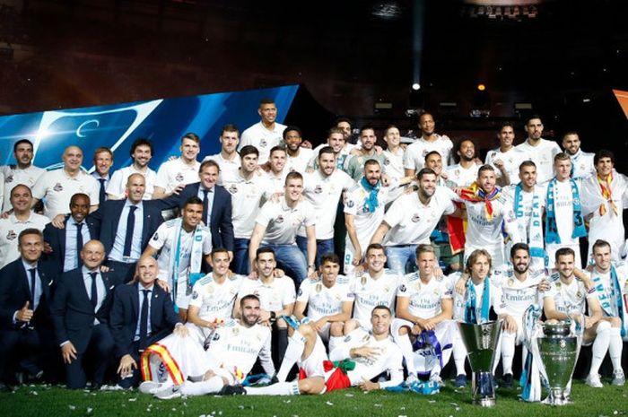   Momen perayaan gelar juara Real Madrid untuk Liga Champions dan EuroLeague musim 2017-2018 di Santiago Bernabeu, Spanyol, Minggu (27/5/2018).  