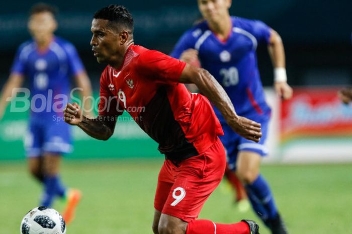 Penampilan penyerang tim nasional U-23 Indonesia, Alberto Goncalves, dalam pertandingan Grup A cabang sepak bola Asian Games 2018 melawan Taiwan di Stadion Patriot, Minggu (12/8/2018). 