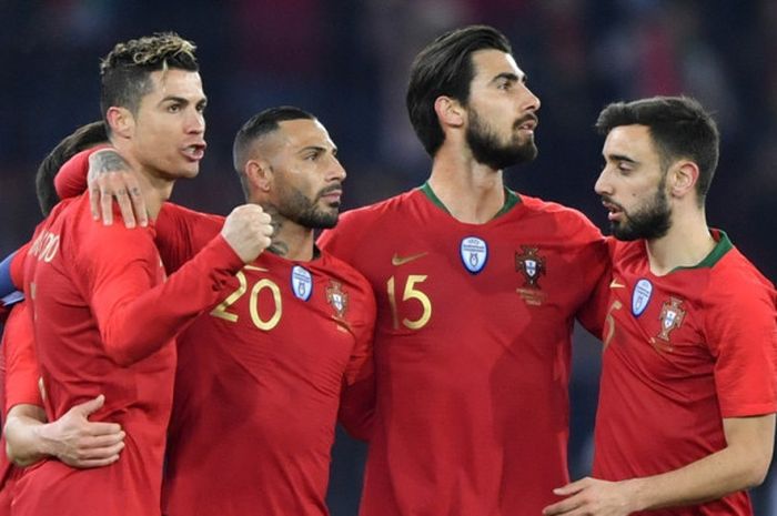  Megabintang Portugal, Cristiano Ronaldo (kiri), merayakan golnya ke gawang Mesir dalam laga persahabatan di Stadion Letzigrund, Zurich, Swiss, pada 23 Maret 2018. 