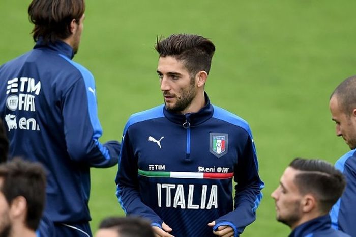 Gelandang Atalanta, Roberto Gagliardini, saat melakoni sesi latihan timnas Italia di Coverciano, Florence, 8 November 2016.