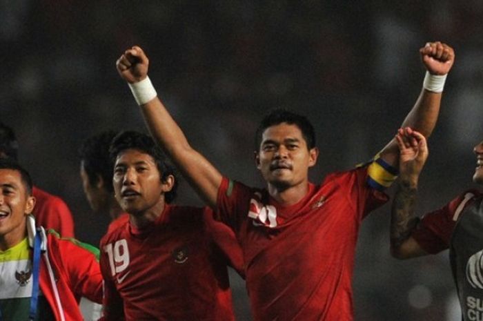 Perayaan gol Bambang Pamungkas saat Indonesia mengalahkan Thailand pada partai fase grup Piala AFF 2010.