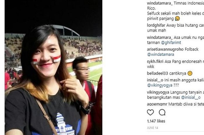 Winda Tamara, salah satu fan Persib yang ikut mendukung di Stadion Kajuruhan, Malang.