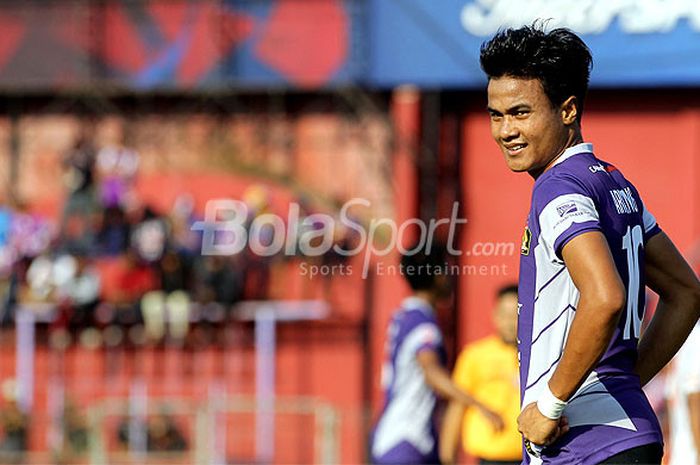 Gelandang Persik Kediri, Arif Yanggi, saat tampil melawan Persida Sidoarjo dalam laga lanjutan Liga 2 di Stadion Brawijaya Kediri, Jawa Timur, Selasa (25/07/2017) sore.