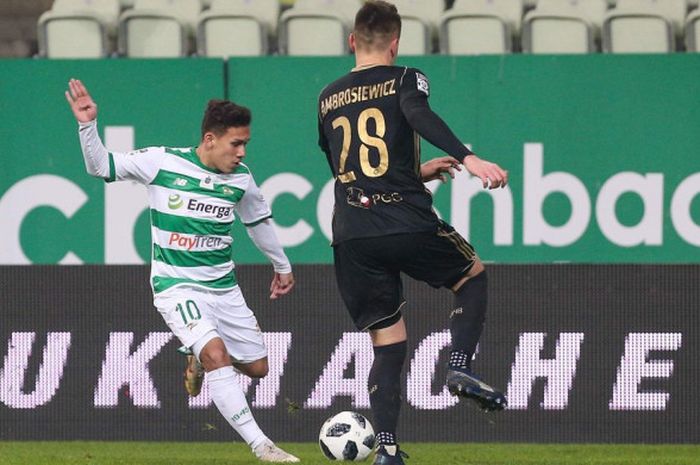 Egy Maulana Vikri saat melakoni debut resmi bersama Lechia Gdansk di Liga Polandia, Sabtu (22/12/2018).