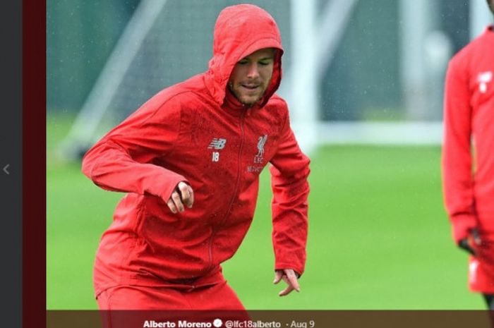 Alberto Moreno saat menjalani latihan bersama Liverpool. ia mengungkapkan kekecewaannya terhadap Juergen Klopp sekaligus keinginannya untuk hengkang.