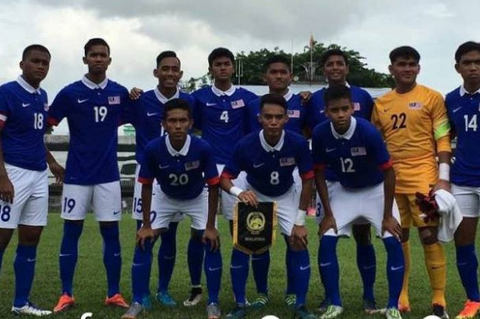 Para pemain timnas U-19 Malaysia jelang laga kontra timnas U-19 Singapura pada laga kedua Grup B Piala AFF U-18 edisi 2017 di Stadion Aung San, Yangon, Myanmar, Rabu (6/9/2017) sore. 