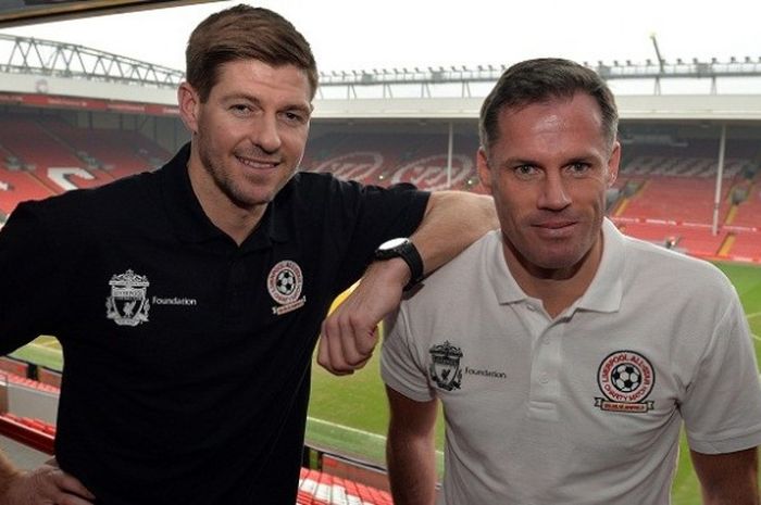 Steven Gerrard (kiri) bersama Jamie Carragher.